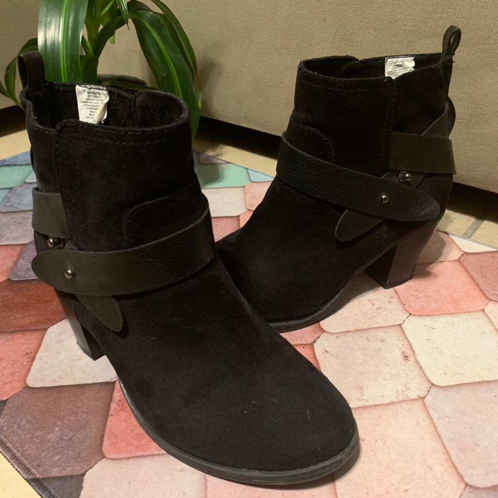 Old Navy Women's Faux Suede Block Heel Slip in Ankle Booties Black Size US: 7